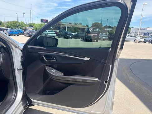 Used 2016 Chevrolet Impala LT w/ Convenience Package FWD image 25