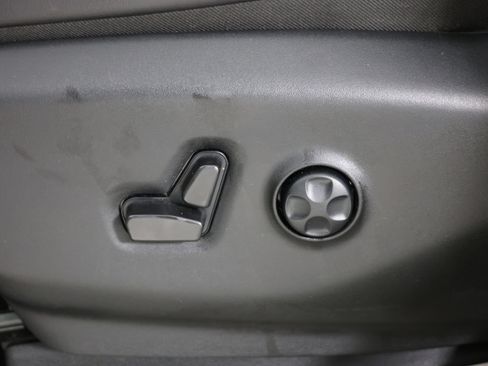 Used 2024 Chrysler Pacifica Limited FWD image 26