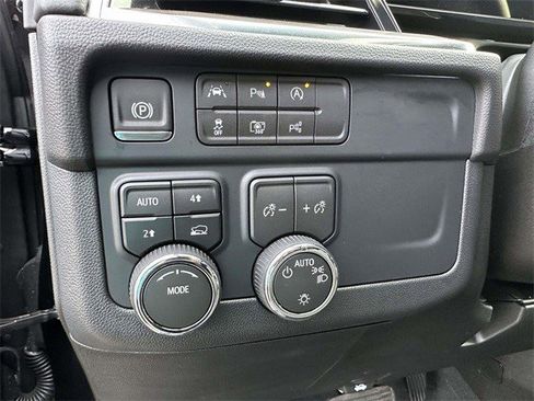 Certified 2025 Chevrolet Suburban LS w/ LPO, Dark Essentials Package image 18