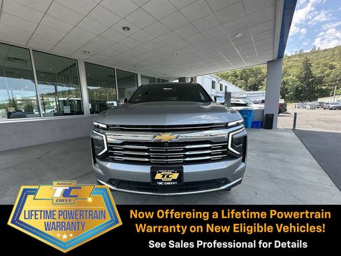 New 2025 Chevrolet Suburban Premier image 3