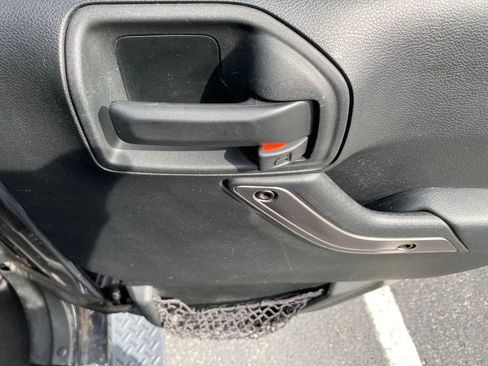 Used 2018 Jeep Wrangler Unlimited Sahara image 14