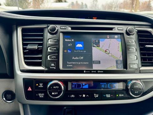 Used 2018 Toyota Highlander Limited image 34