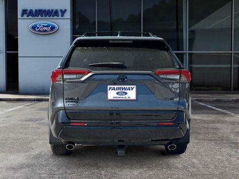 Used 2021 Toyota RAV4 SE w/ Weather & Moonroof Package image 5