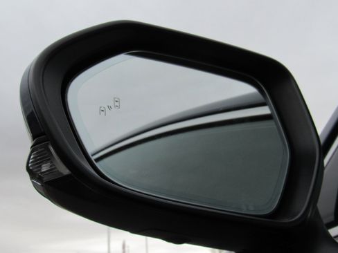 Used 2019 Toyota Avalon Limited image 10