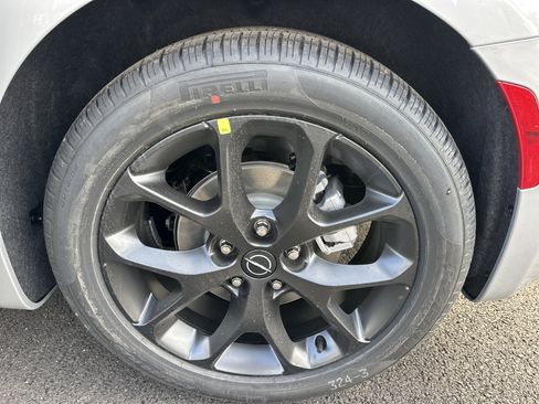 New 2026 Chrysler Pacifica Limited w/ Uconnect Theater Family Group image 35