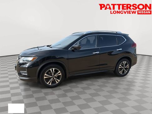 Used 2019 Nissan Rogue SV w/ Premium Package FWD image 2