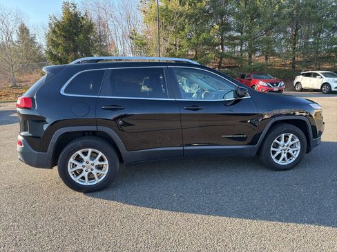 Used 2018 Jeep Cherokee Latitude Plus w/ Comfort/Convenience Group image 6