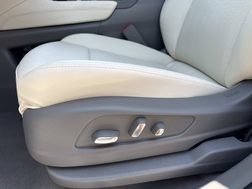 New 2026 Cadillac XT5 Premium Luxury w/ Driver Assist Package FWD image 19