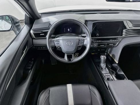 Used 2025 Toyota Camry SE FWD image 4