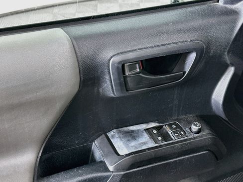 Used 2018 Toyota Tacoma SR RWD image 15