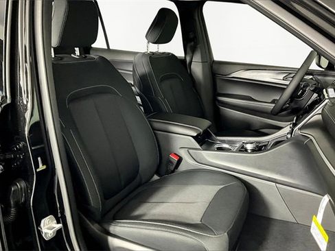 New 2025 Jeep Grand Cherokee L Laredo w/ Luxury Tech Group I image 12