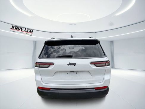 New 2026 Jeep Grand Cherokee L 2WD image 4