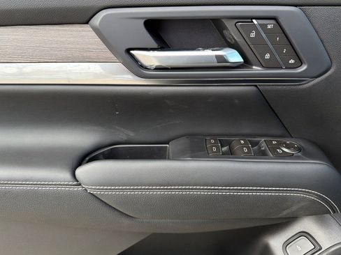 New 2026 GMC Terrain Denali w/ LPO, Black Badging Package AWD/4WD image 10