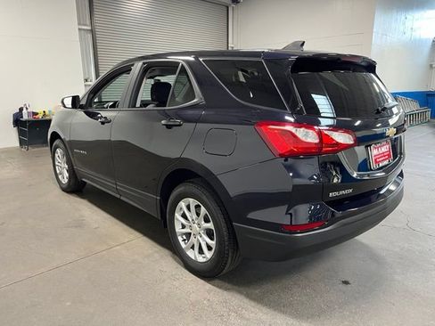 Used 2021 Chevrolet Equinox LS w/ LS Convenience Package AWD/4WD image 5