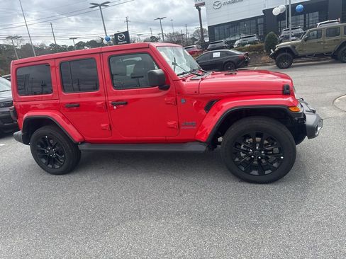 Used 2025 Jeep Wrangler Unlimited Sahara image 5