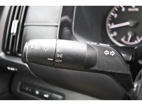 Used 2024 Nissan Pathfinder SL FWD image 17