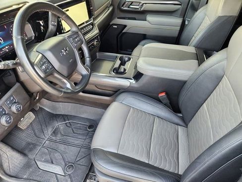 Used 2025 Chevrolet Silverado 2500 ZR2 w/ Technology Package image 4