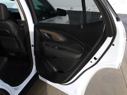 Used 2023 GMC Terrain Denali image 9