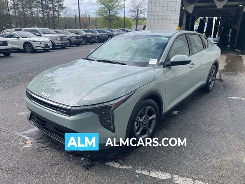 Used 2025 Kia K4 LXS image 1
