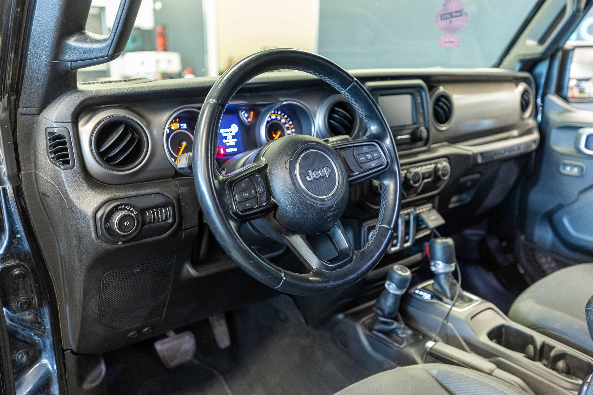 Used 2020 Jeep Wrangler Sport AWD/4WD image 8