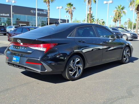 Certified 2025 Hyundai Elantra Limited FWD image 5