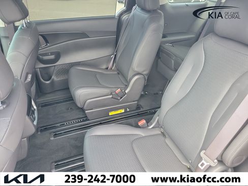 Certified 2025 Kia Carnival SX Prestige FWD image 12
