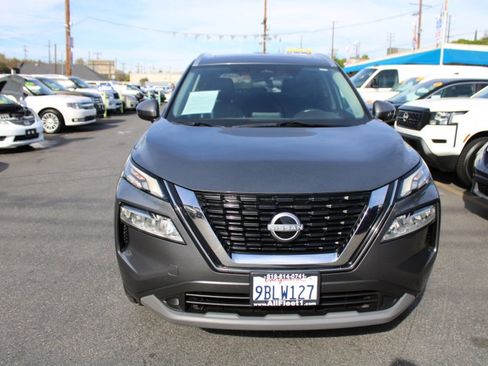 Used 2022 Nissan Rogue SV w/ SV Premium Package image 2