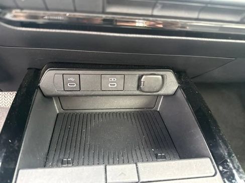 Used 2024 Toyota Prius LE FWD image 22