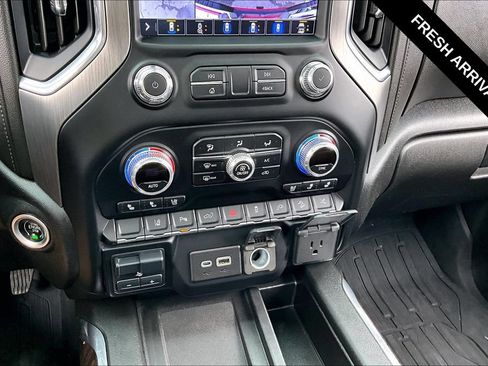 Used 2022 GMC Sierra 2500 Denali w/ Denali Ultimate Package AWD/4WD image 17