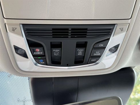 Certified 2025 Acura RDX SH-AWD w/ Advance Package image 12