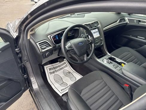 Used 2019 Ford Fusion SE FWD image 6