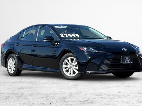 Used 2025 Toyota Camry LE FWD image 2