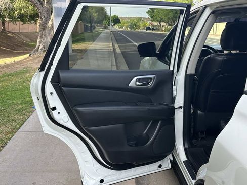Used 2020 Nissan Pathfinder SL image 49