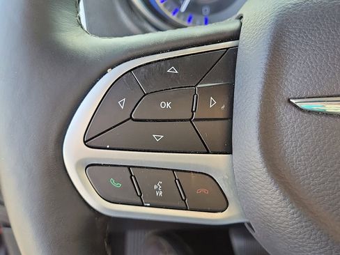 Used 2019 Chrysler 300 Limited RWD image 23