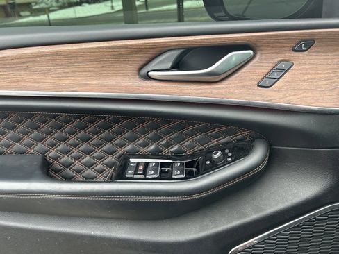 Used 2022 Jeep Grand Cherokee Summit w/ Luxury Tech Group V image 6