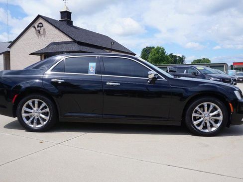 Used 2018 Chrysler 300 Limited AWD/4WD image 2