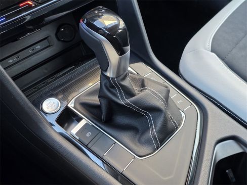 New 2026 Volkswagen Taos SE image 15