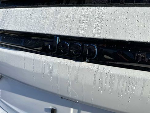 Used 2022 Jeep Grand Cherokee Trailhawk image 10