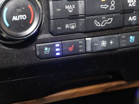 Used 2019 Ford F150 Lariat AWD/4WD image 8