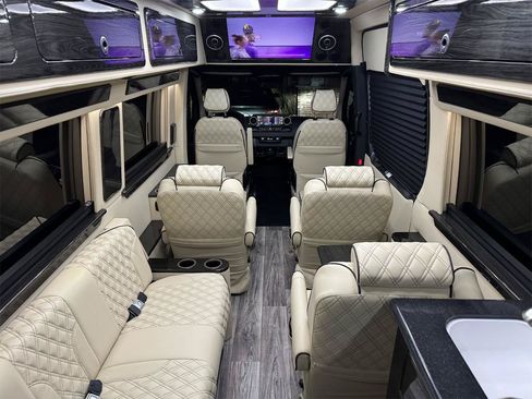 Used 2024 Mercedes-Benz Sprinter 3500 image 3