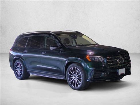 Used 2024 Mercedes-Benz GLS 580 4MATIC image 3