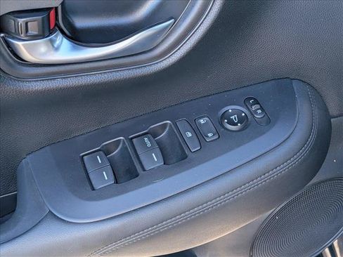 Used 2023 Honda HR-V LX image 12