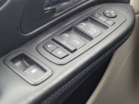 Used 2019 Dodge Grand Caravan SE w/ UConnect Hands-Free Group FWD image 27