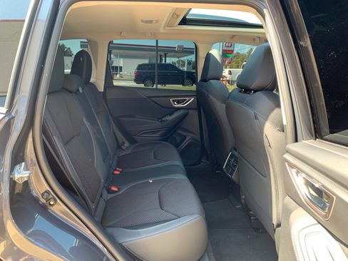 Used 2023 Subaru Forester Premium AWD/4WD image 32