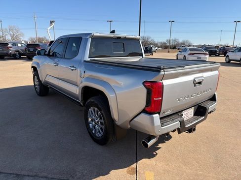 Used 2025 Toyota Tacoma Limited image 14