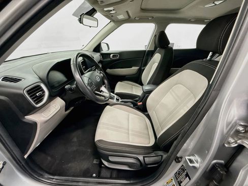 Used 2025 Hyundai Venue SEL FWD image 13