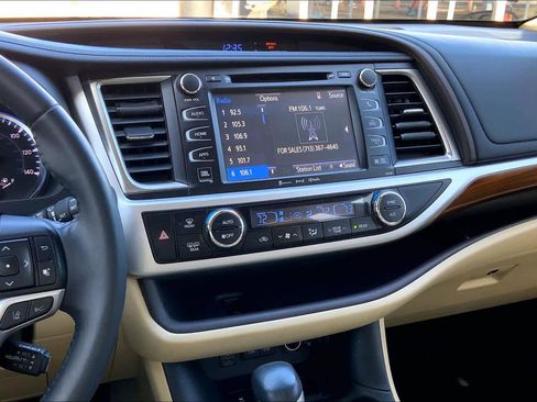 Used 2017 Toyota Highlander Limited image 6