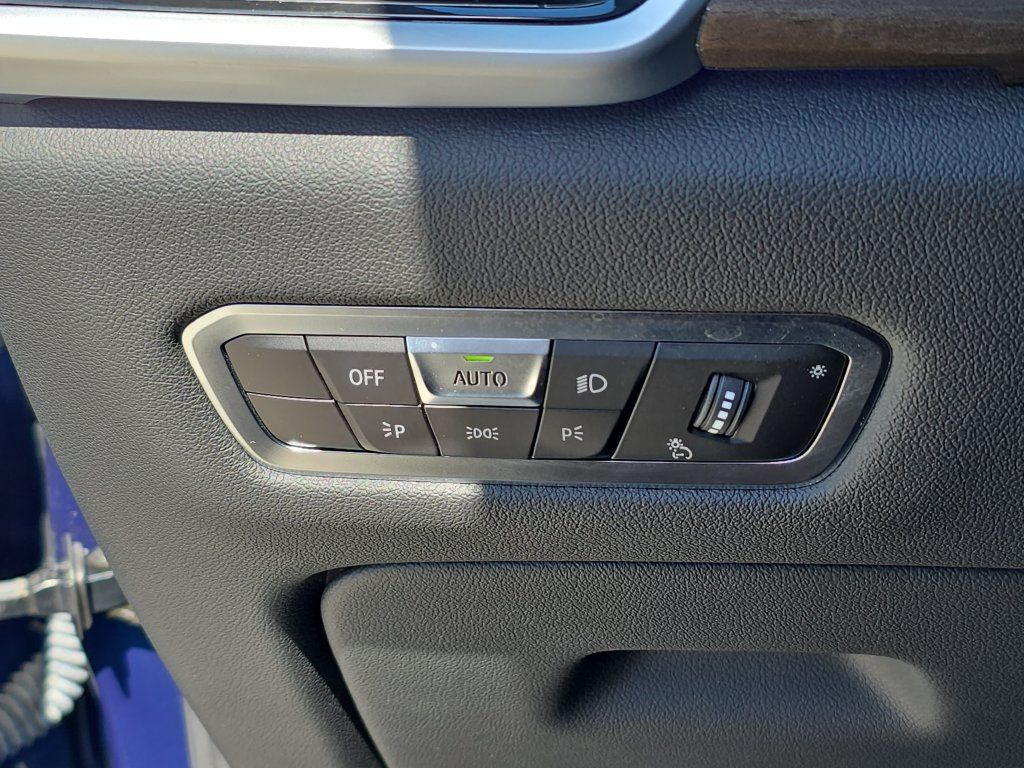 Used 2022 BMW X5 sDrive40i w/ M Sport Package RWD image 29