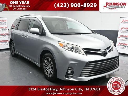 Used 2019 Toyota Sienna XLE w/ XLE Navigation Package image 1