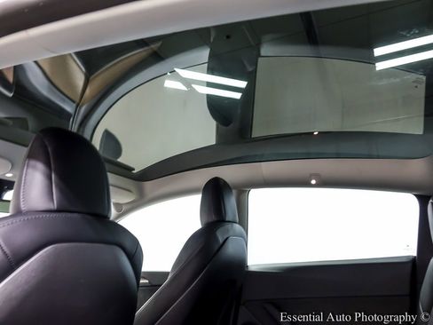 Used 2022 Tesla Model Y Performance image 13